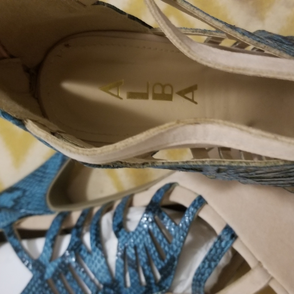 Heels - Picture 4 of 4